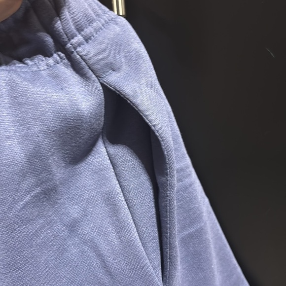 Nike Standard Fit Mid Rise, fleece lined,hip pockets,elastic drawcord waist,soft - Picture 9 of 9